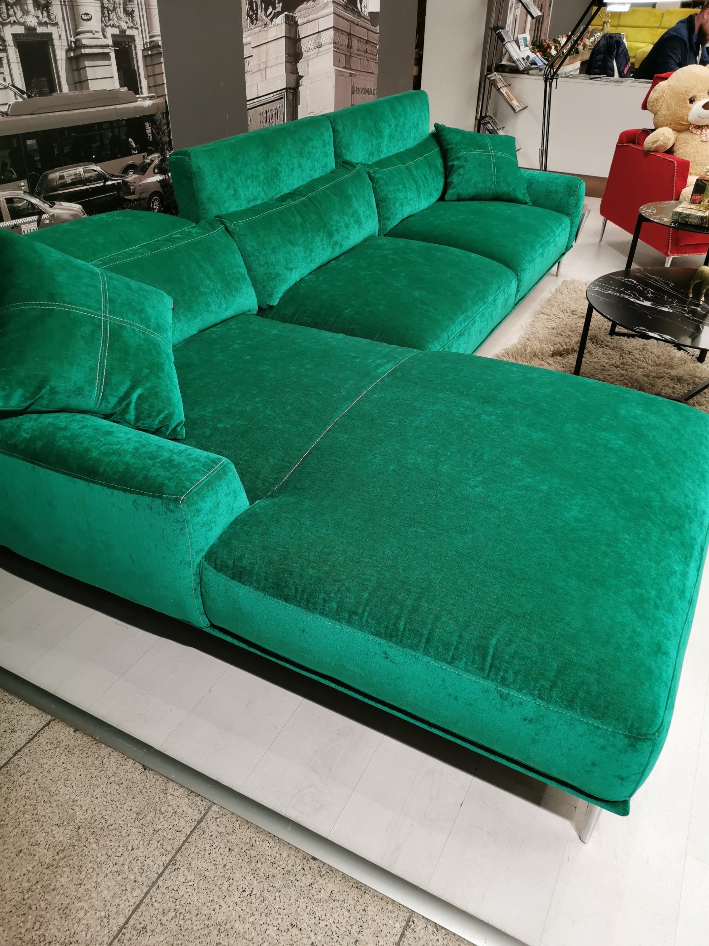 Designing with a Green Velvet Sofa Living Room Ideas for a Stylish and Inviting Space